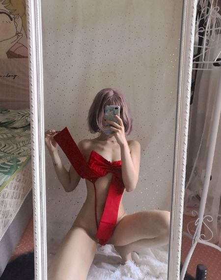 关秀媚三级露全乳