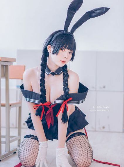 厨房娇妻被朋友胯下挺进